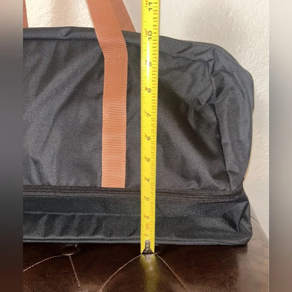 Black and tan travel bag - Picture 5 of 12